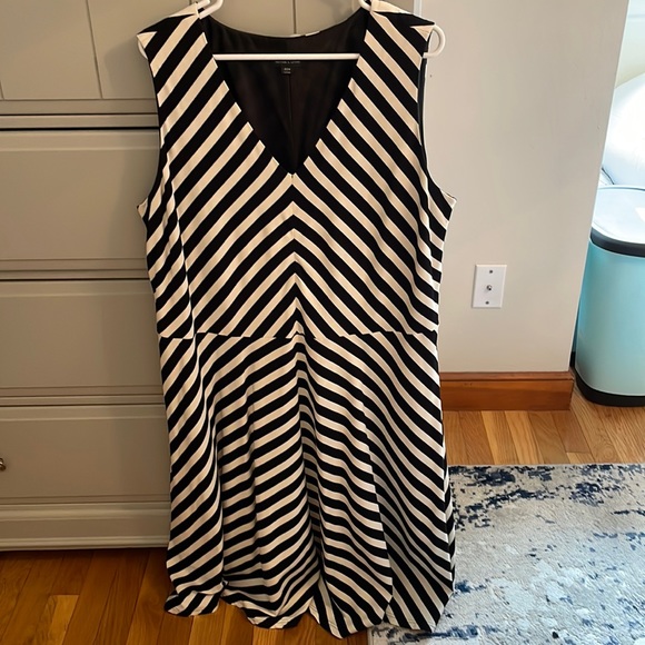 22W Tahari Black and White Stripped Dress - Picture 1 of 3